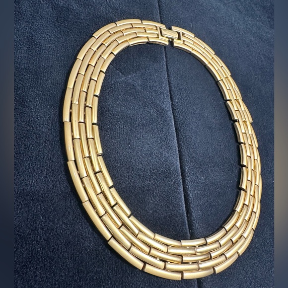 Vtg: Monet Brushed Heavy Gold Toned Wide Collar Necklace - Picture 5 of 9